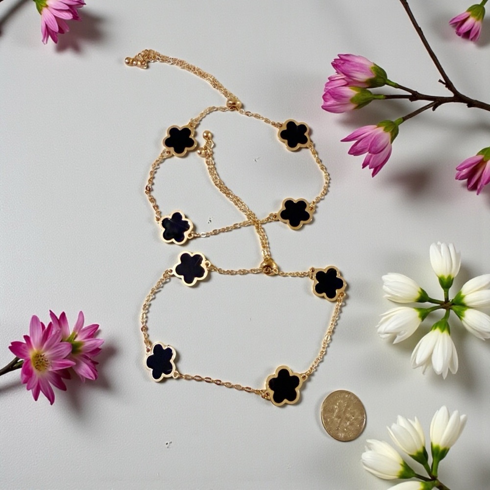 Elegant Gold and Black Flower Necklace